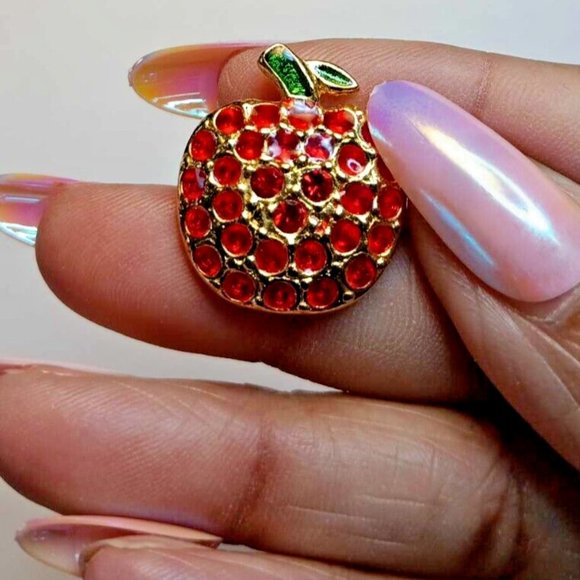 Vintage Rhinestone Red Apple Brooch Unsigned Pin Jewelry Accessory Jewellry - Picture 1 of 5